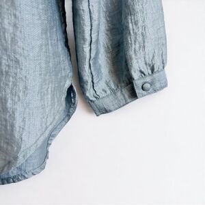 Chico’s Shimmer Keyhole Blouse Silver Size Small